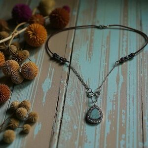 Chic Silver Teardrop Pendant Necklace